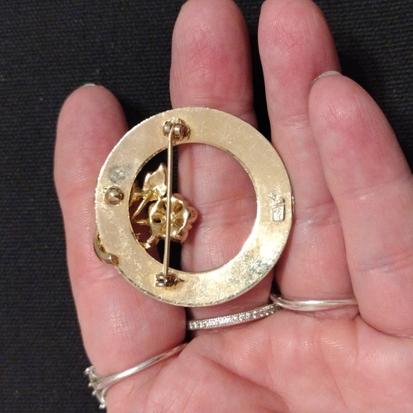 Vintage Coro Pegasus Round Gold Tone W/ Faux Pearl Flower Brooch - Picture 3 of 5